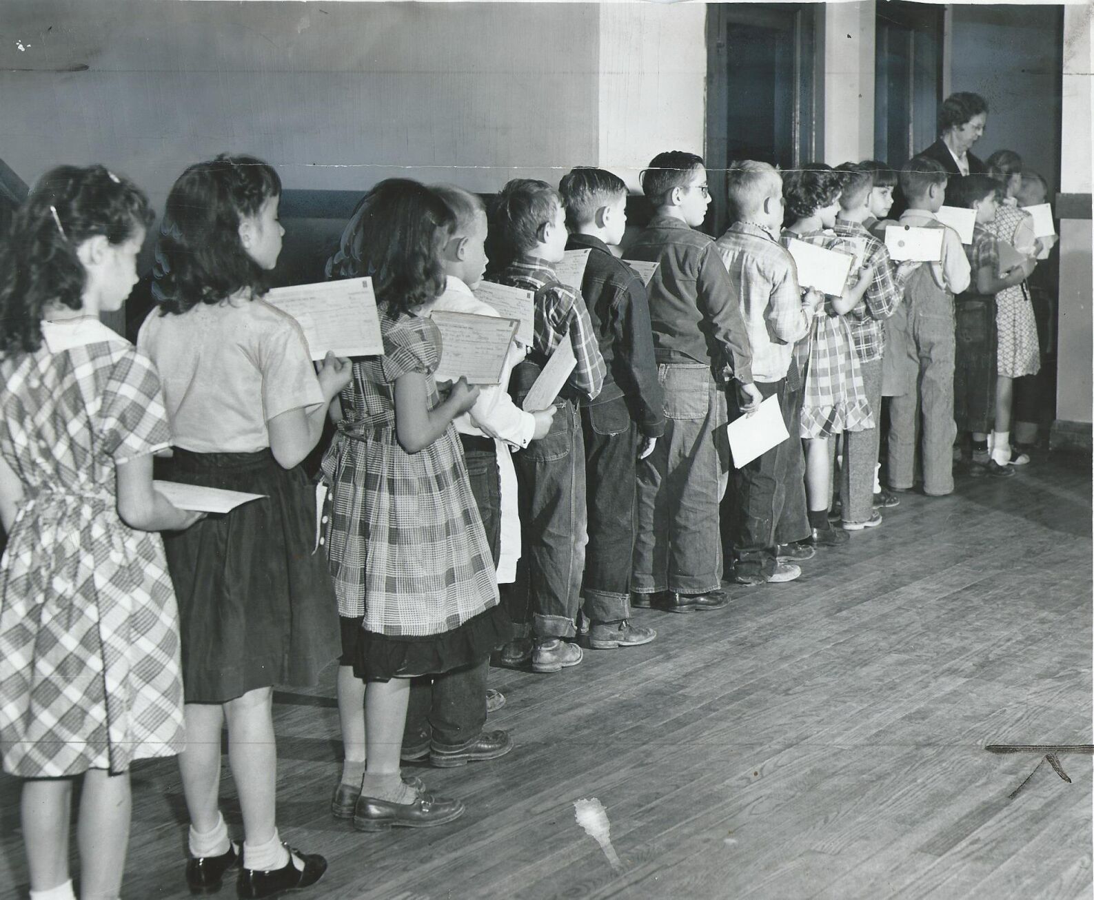 Omaha children line up for the test of the Salk polio vaccine a (web)